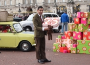 Mr. Bean feiert sein 25-jähriges Jubiläum vor dem Buckingham Palace!