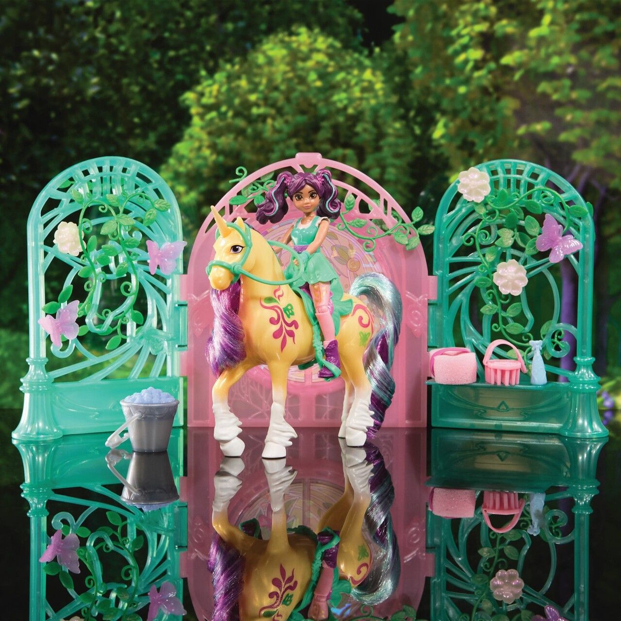 Das Unicorn Academy Ava & Leaf Stall-Spielset ist da!