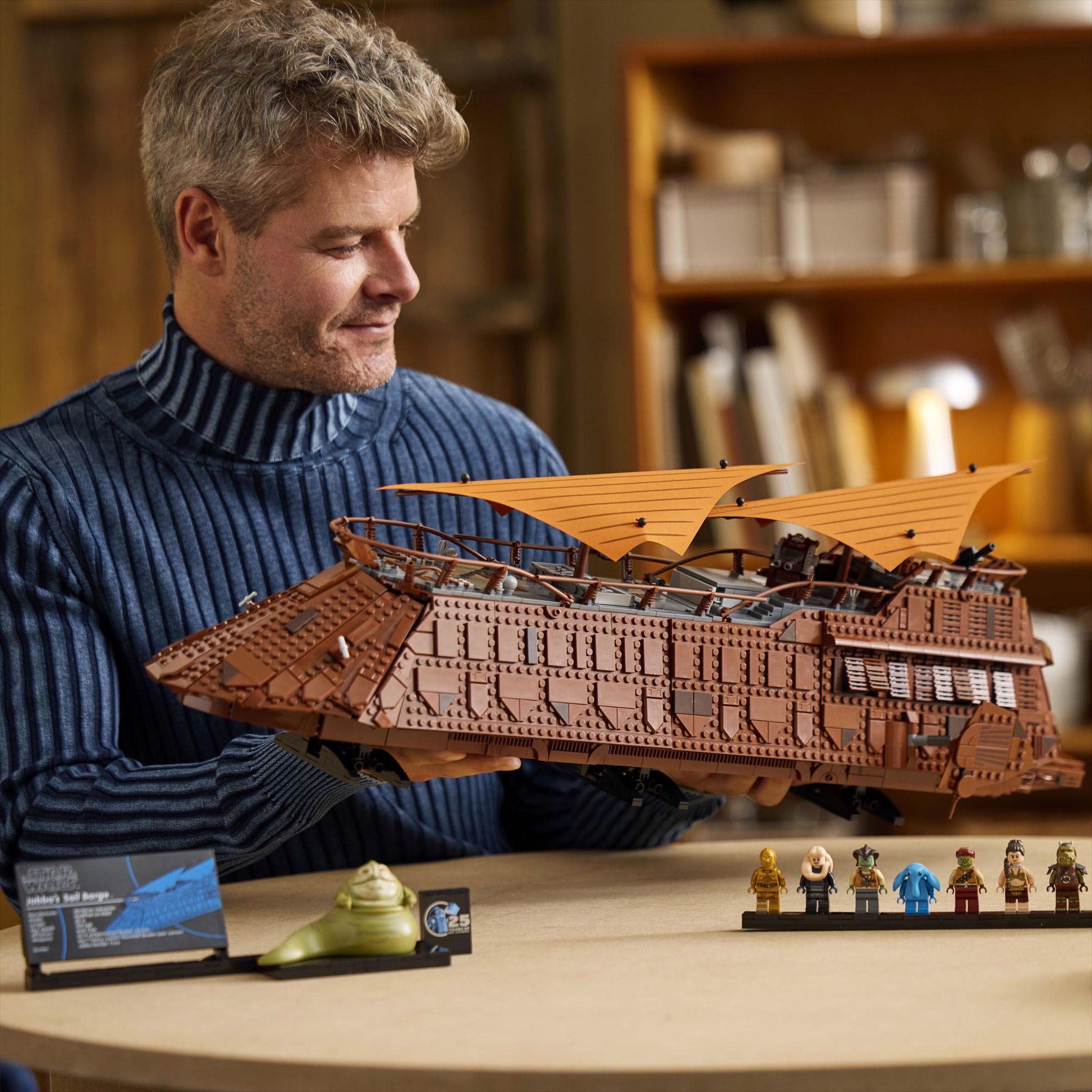 Mit dem LEGO Star Wars Jabba's Sail Barge Set durch die Dünen reisen