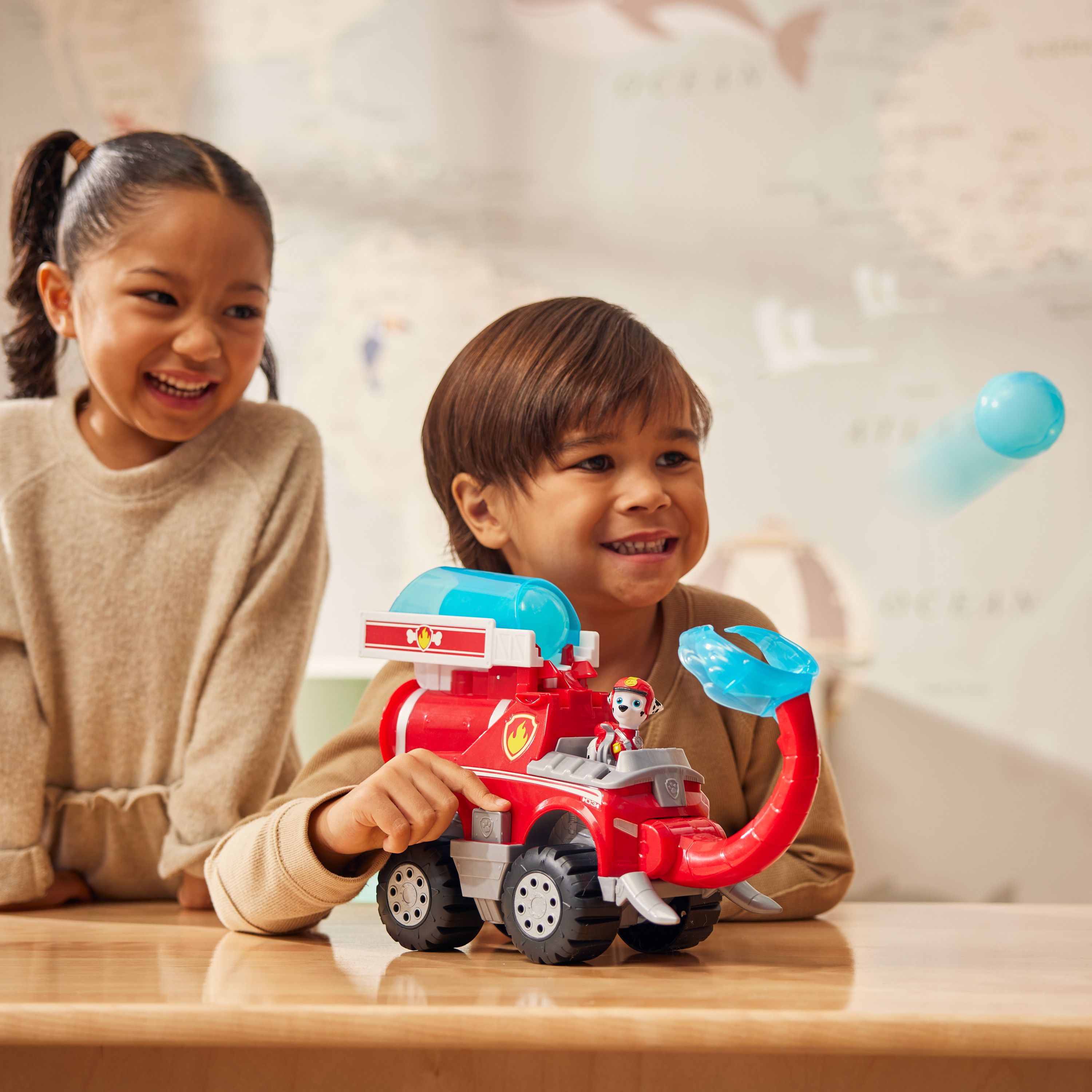 Kleine Pfoten unterwegs im Urwald