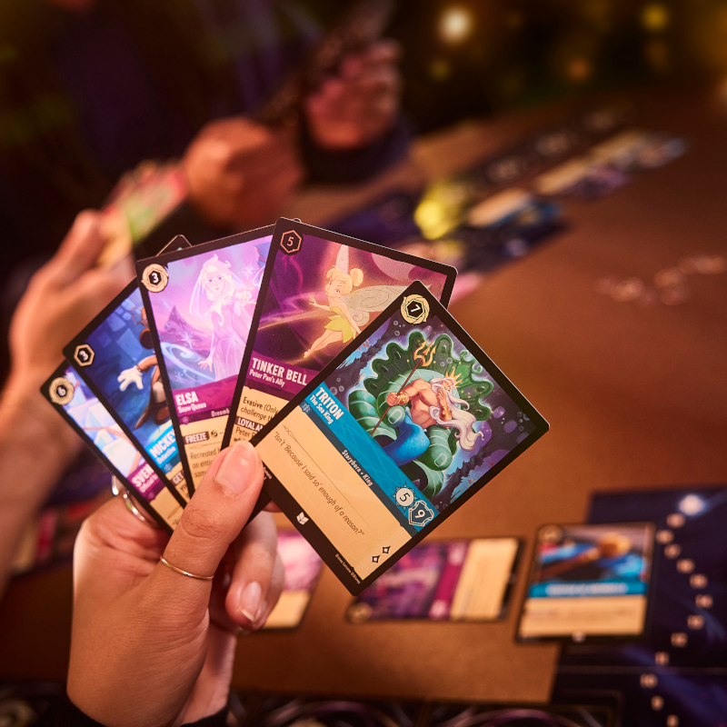 „Disney Lorcana” Trading Card Game ab sofort im Handel erhältlich