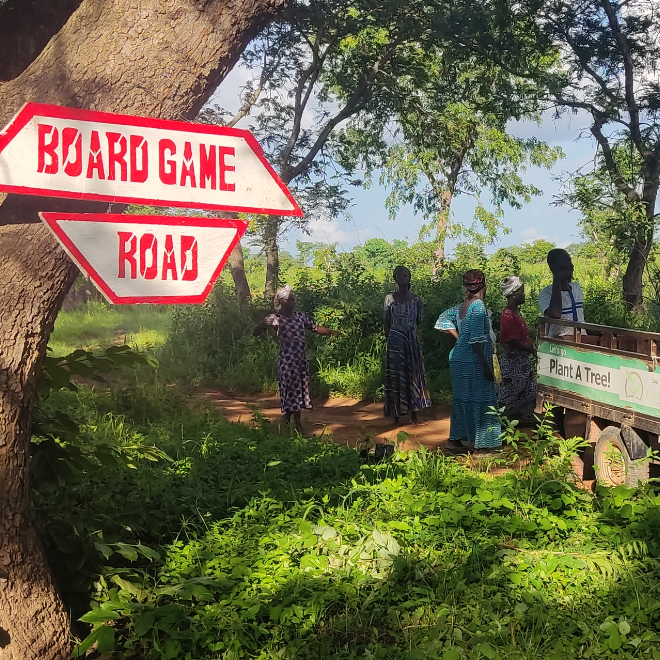 AMIGO pflanzt Bäume an der ‚Boardgame Road‘ in Ghana