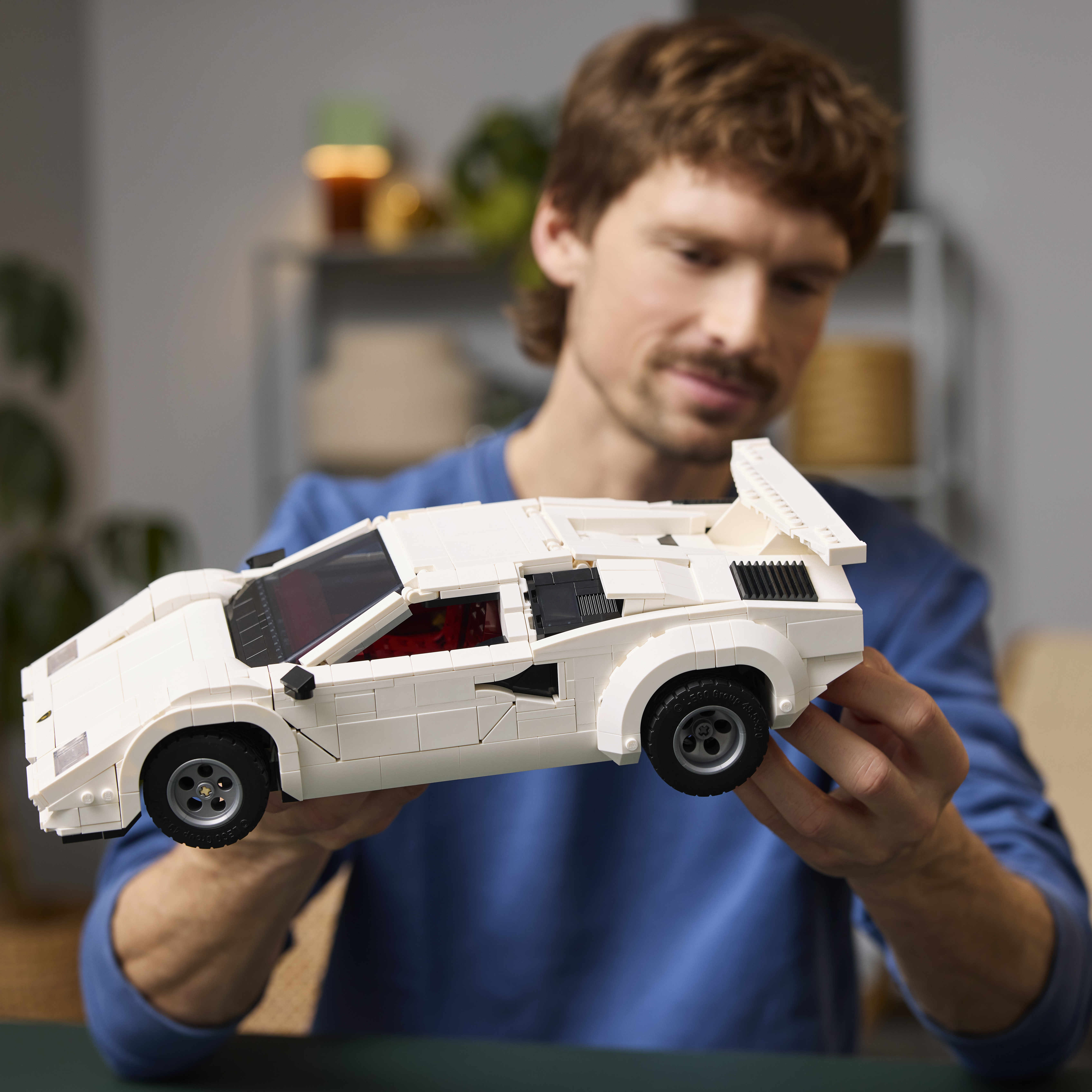 LEGO Gruppe launcht LEGO Icons Lamborghini Countach 5000 Quattrovalvole