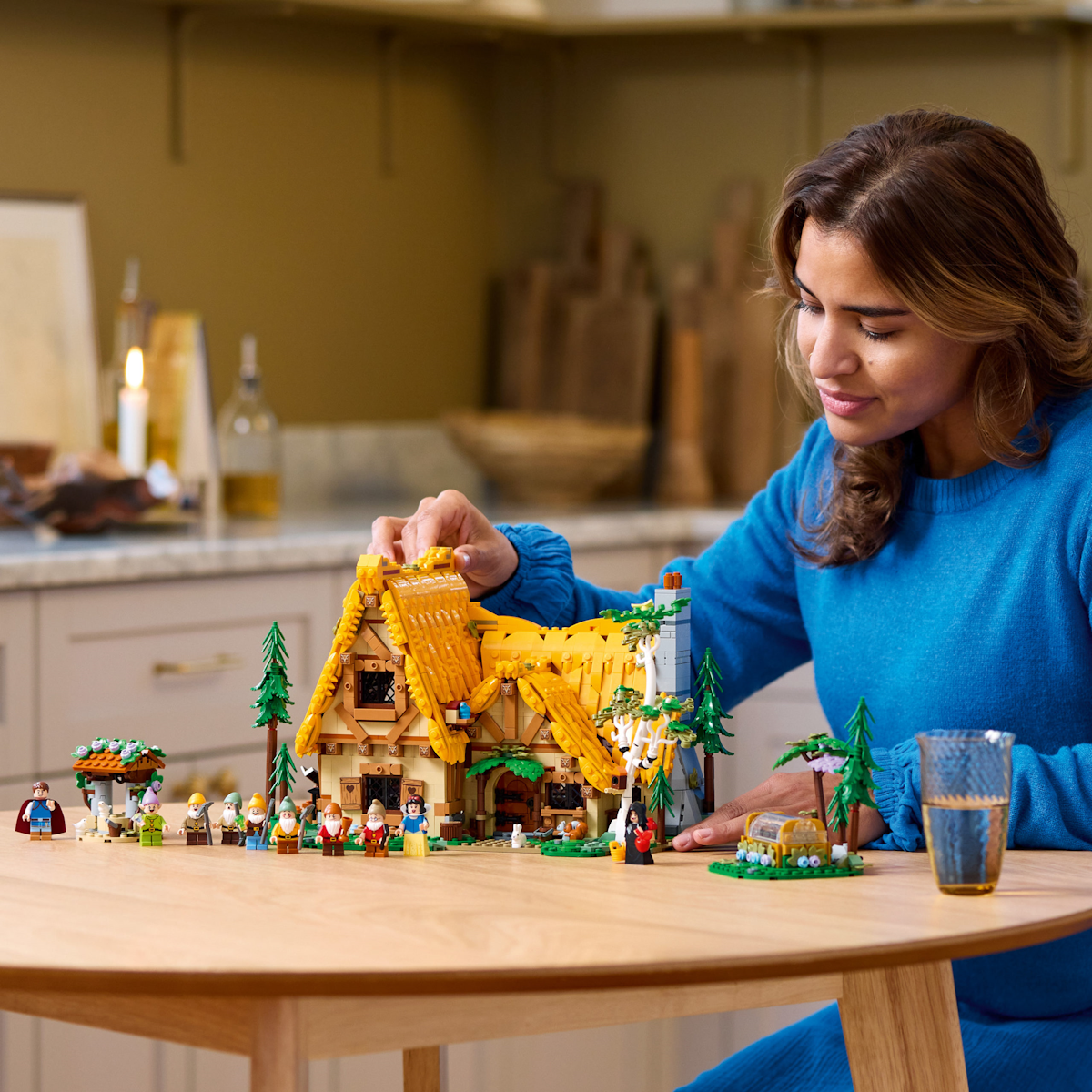 Das neue Lego Disney "Die Hütte von Schneewittchen und den sieben Zwergen" Set ist da