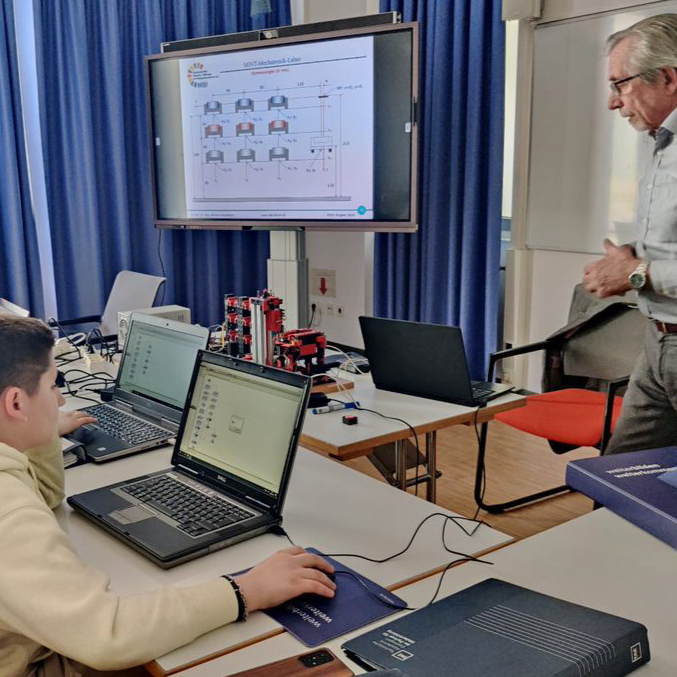 fischertechnik führt spielerisch an MINT-Themen heran